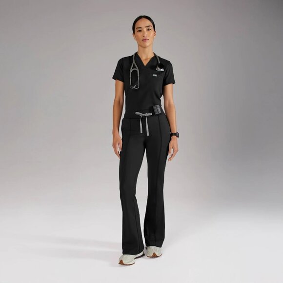 Figs High Waisted Evanston FORMx Skinny Flare Scrub Pants in Black, Size X-Small - Picture 1 of 12